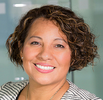 Portret van Claire Ashford, compliancehoofd op het gebied van financiële regelgeving